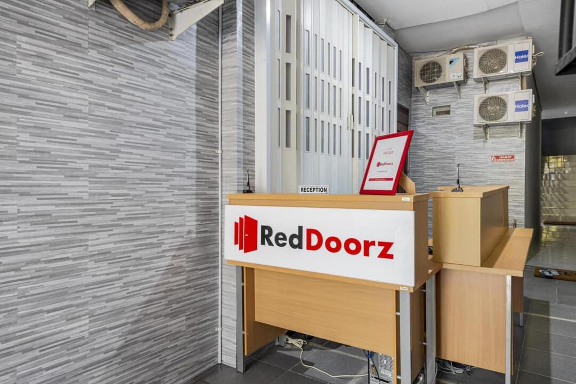 RedDoorz @ Jemursari Surabaya 2 Bagian luar foto