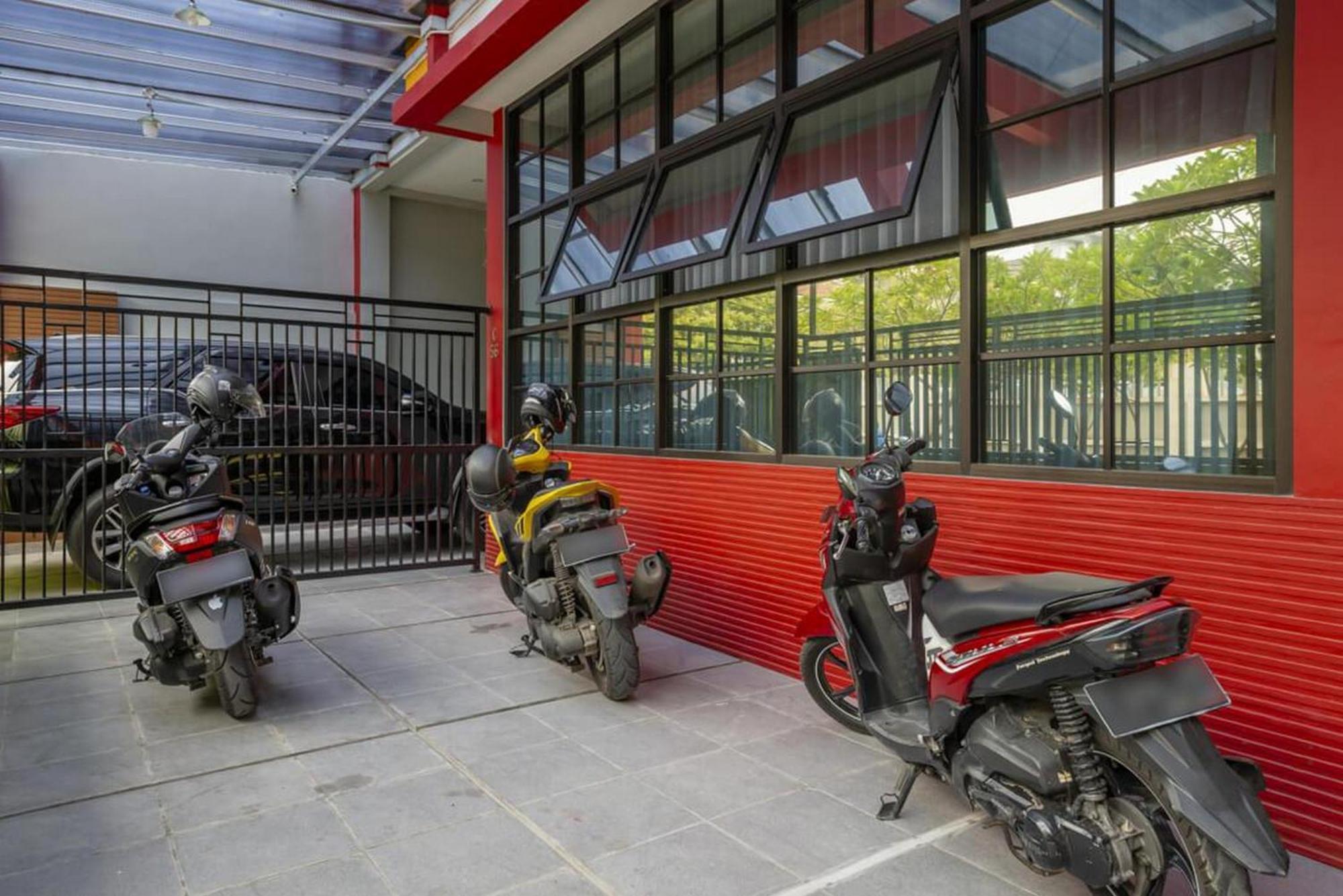 RedDoorz @ Jemursari Surabaya 2 Bagian luar foto